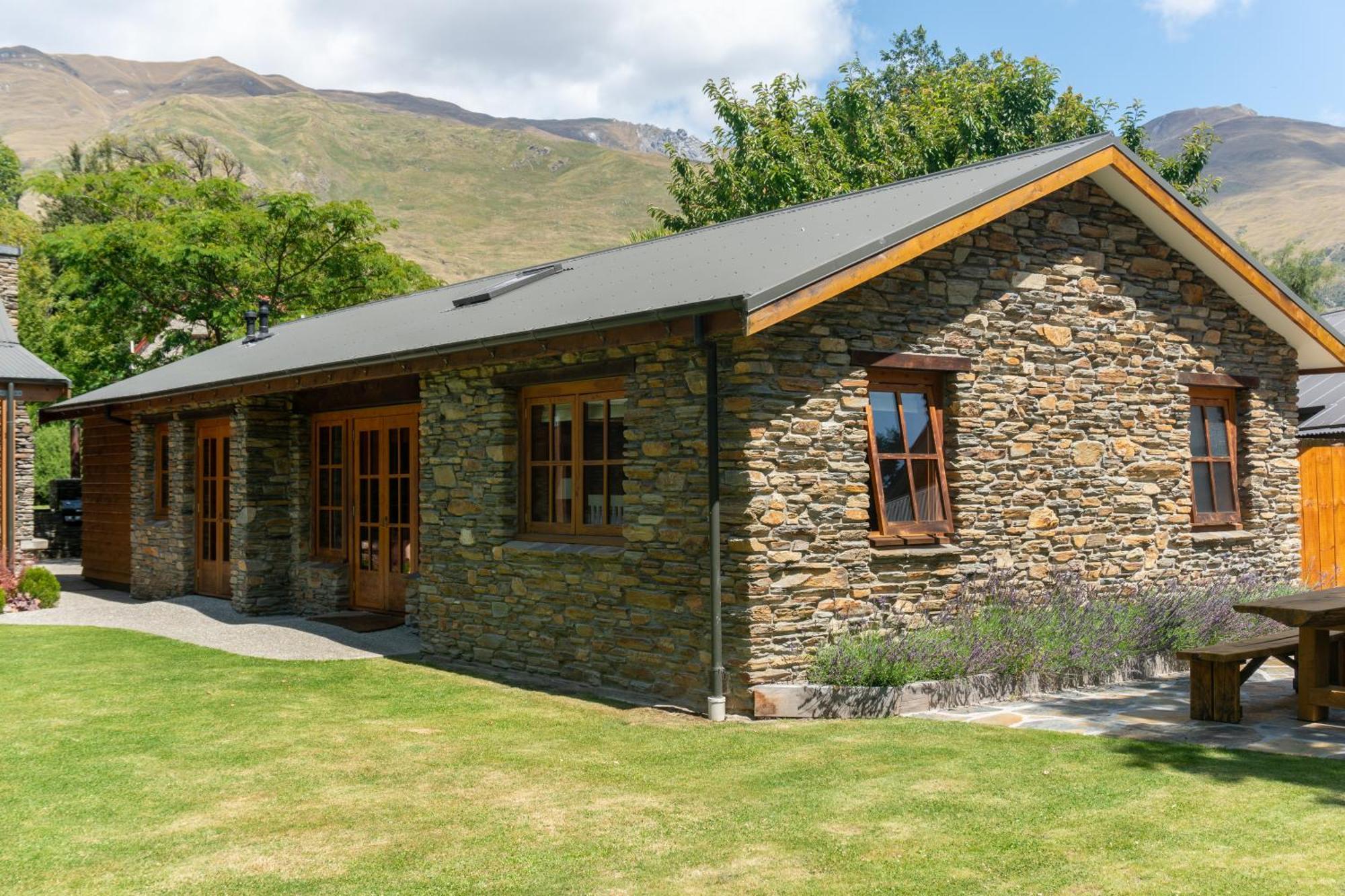 Wanaka Homestead Lodge & Cottages Bagian luar foto